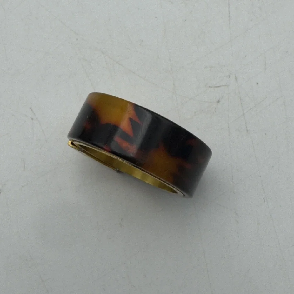 Sz 8 Michael Kors Gold Tone Tortoise Shell Design Band Ring Heritage Logo Plaque - Picture 5 of 9